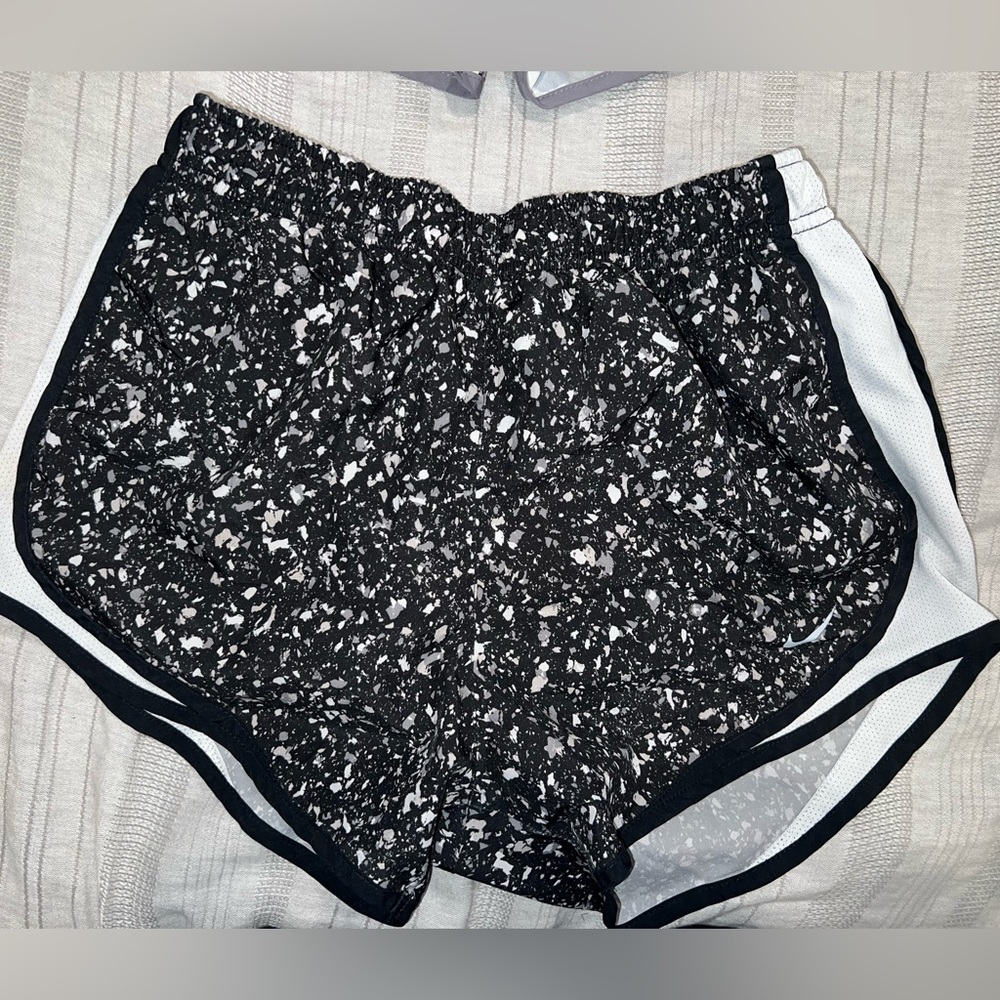 Nike DRI-FIT Tempo RUNNING shorts size Small